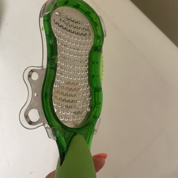 7.5” MICROPLANE Ultimate Citrus garnish Tool ZESTER Grater Cover lemon GREEN - Picture 3 of 3